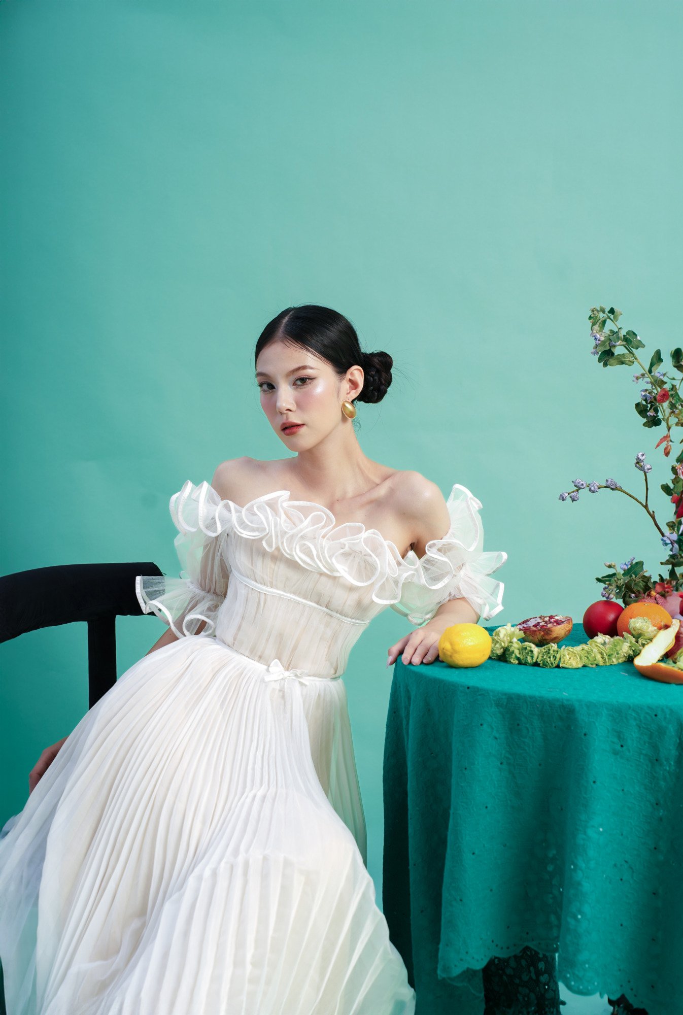 WHITE FORELSKET DRESS