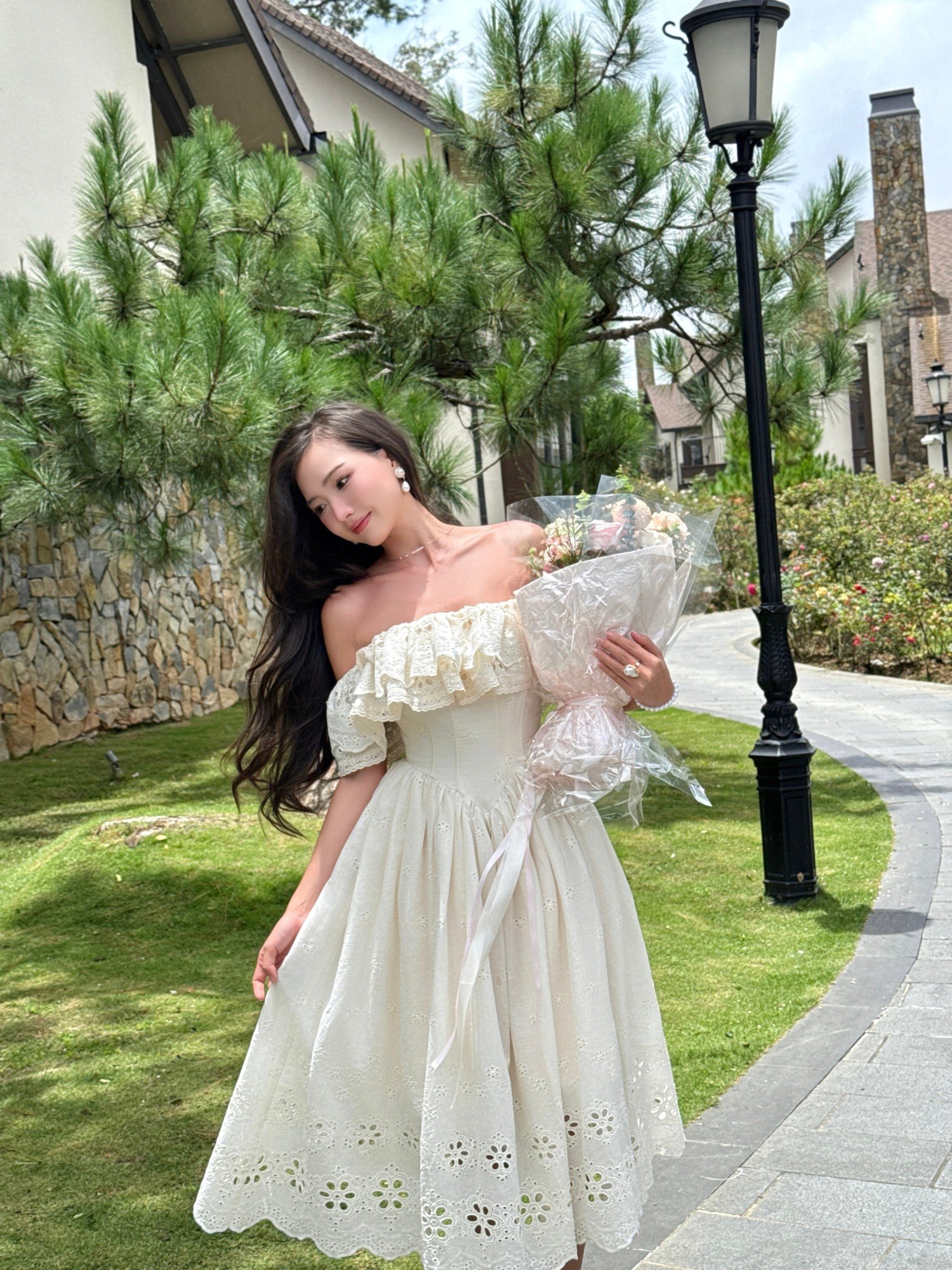 {"ARInfo":{"IsUseAR":false},"Version":"1.0.0","MakeupInfo":{"IsUseMakeup":false},"FaceliftInfo":{"IsChangeEyeLift":false,"IsChangeFacelift":false,"IsChangePostureLift":false,"IsChangeNose":false,"IsChangeFaceChin":false,"IsChangeMouth":false,"IsChangeThinFace":true},"BeautyInfo":{"SwitchMedicatedAcne":false,"IsAIBeauty":false,"IsBrightEyes":false,"IsSharpen":false,"IsOldBeauty":false,"IsReduceBlackEyes":false},"HandlerInfo":{"AppName":2},"FilterInfo":{"IsUseFilter":false}}